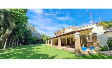 Casa en Venta con Piscina en Tucán Country Club.