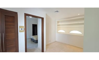 Casa en Venta con Piscina en Tucán Country Club.