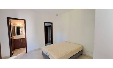 Casa en Venta con Piscina en Tucán Country Club.