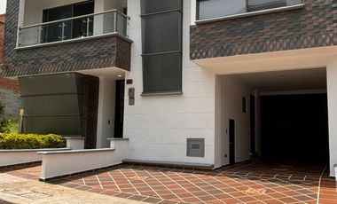 casa en arriendo en la doctora. Cod A211158