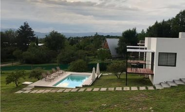 VENTA DE 02 DEPARTAMENTOS CON PILETA TANTI
