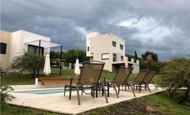 VENTA DE 02 DEPARTAMENTOS CON PILETA TANTI