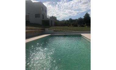 VENTA DE 02 DEPARTAMENTOS CON PILETA TANTI