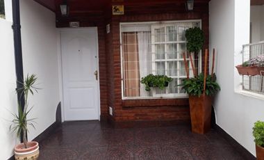 Excelente dúplex de 3 amb con entrada de auto, patio, lavadero, galería en Chilavert