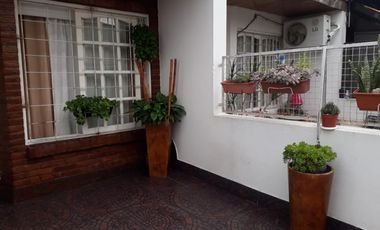 Excelente dúplex de 3 amb con entrada de auto, patio, lavadero, galería en Chilavert