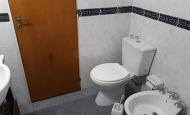 Excelente dúplex de 3 amb con entrada de auto, patio, lavadero, galería en Chilavert