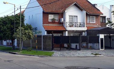 Excelente dúplex de 3 amb con entrada de auto, patio, lavadero, galería en Chilavert