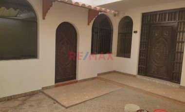 🔰Casa En Venta 📌Ubicacion Estrategica En Piura Urb. Bello Horizonte 📐228 M² De Terreno 🧱340 M² De Area Contruida ⚠️Zona No Inundable