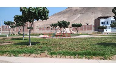 ¡Tu Casa De Playa A Solo 50 Minutos De Lima! Terreno De 120 M² Frente A Parque En Pucusana