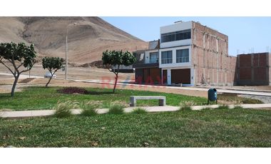 ¡Tu Casa De Playa A Solo 50 Minutos De Lima! Terreno De 120 M² Frente A Parque En Pucusana