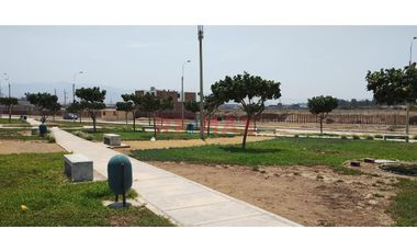 ¡Tu Casa De Playa A Solo 50 Minutos De Lima! Terreno De 120 M² Frente A Parque En Pucusana