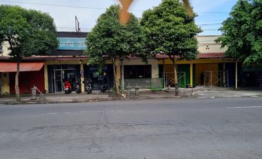 Rumah Cocok Untuk Ruang Usaha Lokasi di Kawasan Ruko Jalan Bantul.