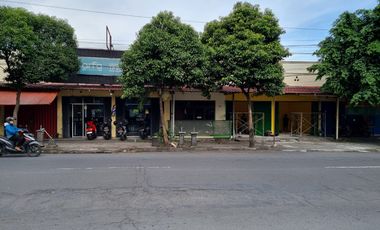Rumah Cocok Untuk Ruang Usaha Lokasi di Kawasan Ruko Jalan Bantul.