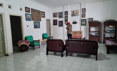 Rumah Cocok Untuk Ruang Usaha Lokasi di Kawasan Ruko Jalan Bantul.