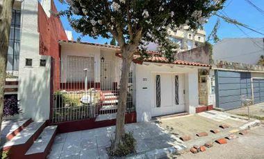 Casa PH en alquiler en Bernal Centro