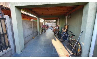 Venta casa 3D 2B con estar y estacionamiento, en Los Andes