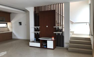 Rumah Townhouse Murah di Bangka Kemang Design Modern Siap Huni Strategis Kompleks dg Security Gate