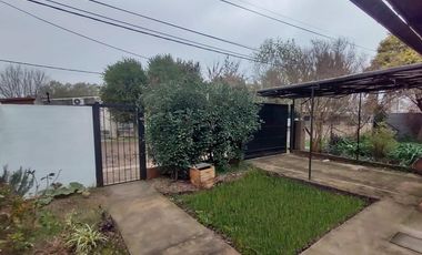 Casa  3 dormitorios, quincho y pileta en Ibarlucea