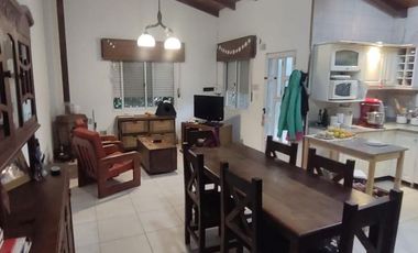 Casa  3 dormitorios, quincho y pileta en Ibarlucea