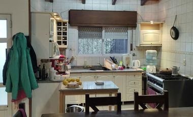 Casa  3 dormitorios, quincho y pileta en Ibarlucea