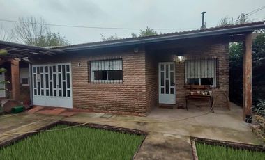 Casa  3 dormitorios, quincho y pileta en Ibarlucea