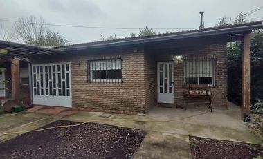 Casa  3 dormitorios, quincho y pileta en Ibarlucea