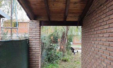 Casa  3 dormitorios, quincho y pileta en Ibarlucea