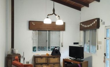 Casa  3 dormitorios, quincho y pileta en Ibarlucea