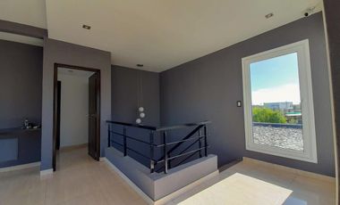 Casa en Venta 5 ambientes Barrio El Canton Norte a laguna y con pileta - AMUEBLADA!