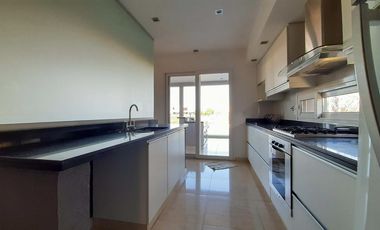 Casa en Venta 5 ambientes Barrio El Canton Norte a laguna y con pileta - AMUEBLADA!