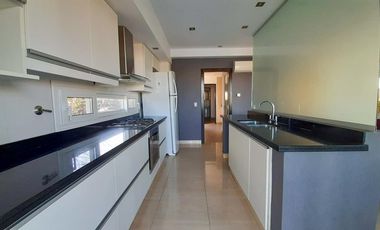 Casa en Venta 5 ambientes Barrio El Canton Norte a laguna y con pileta - AMUEBLADA!