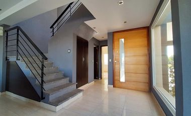 Casa en Venta 5 ambientes Barrio El Canton Norte a laguna y con pileta - AMUEBLADA!