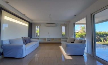 Casa en Venta 5 ambientes Barrio El Canton Norte a laguna y con pileta - AMUEBLADA!