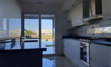 Casa en Venta 5 ambientes Barrio El Canton Norte a laguna y con pileta - AMUEBLADA!