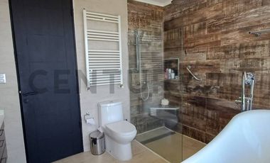 Arriendo casa moderna con vista en La Reina Alta