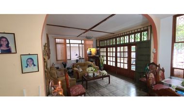 En venta hermosa casa familiar en zona comercial