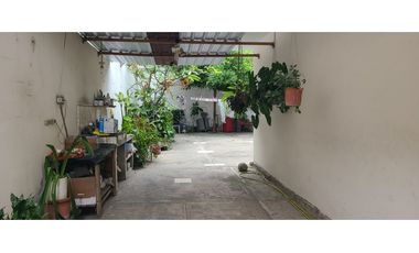 En venta hermosa casa familiar en zona comercial
