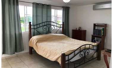 Venta de casa en PH Villas del Golf, Brisas del Golf