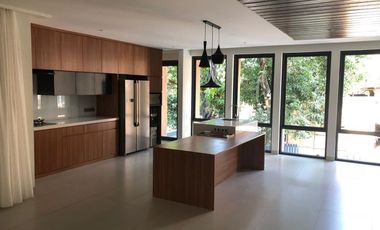 Disewakan/Dijual Rumah Di Kemang Dalam Townhouse