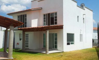 Hermosa Casa en Punta Juriquilla, T,341 m2, Jardín, 3 Recamaras,  3.5 Baños..