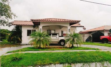 Alquilo hermosa casa en San Carlitos! Amplia, acogedora y céntrica