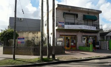 IMPORTANTE PROPIEDAD 2 LOCALES, CASA Y TERRENO IDEAL INVERSIÓN ***.APTO CREDITO ***