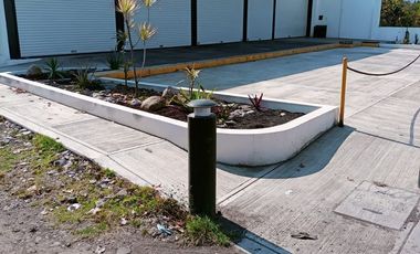 EN RENTA AMPLIO LOCAL COMERCIAL EN PLAZA JM