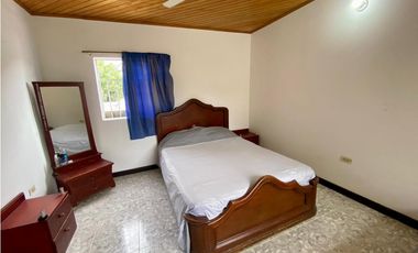 SE VENDE O ARRIENDA CASA CON 5 HABITACIONES EN EL BARRIO JARDIN