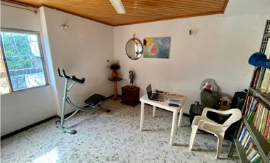 SE VENDE O ARRIENDA CASA CON 5 HABITACIONES EN EL BARRIO JARDIN