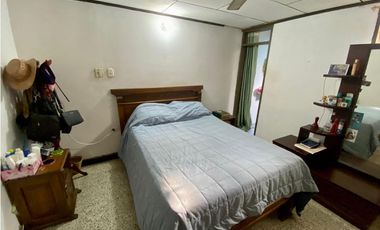 SE VENDE O ARRIENDA CASA CON 5 HABITACIONES EN EL BARRIO JARDIN