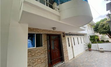 SE VENDE O ARRIENDA CASA CON 5 HABITACIONES EN EL BARRIO JARDIN