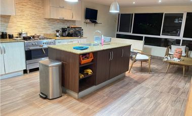 ALQUILO / VENDO ESPECTACULAR CASA $1500