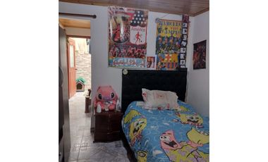 Casa de 2 Pisos en Quintas de Santa ana