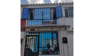 Casa de 2 Pisos en Quintas de Santa ana